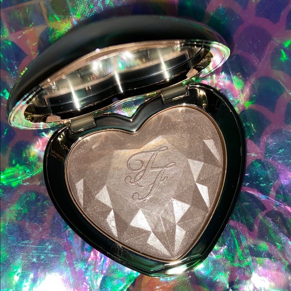 TOO FACED Love Light BLINDED BY LIGHT Highlighter - Picture 5 of 14